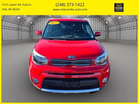 Used 2017 Kia Soul + image 2