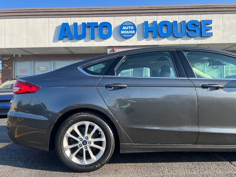 Used 2020 Ford Fusion SE FWD image 39