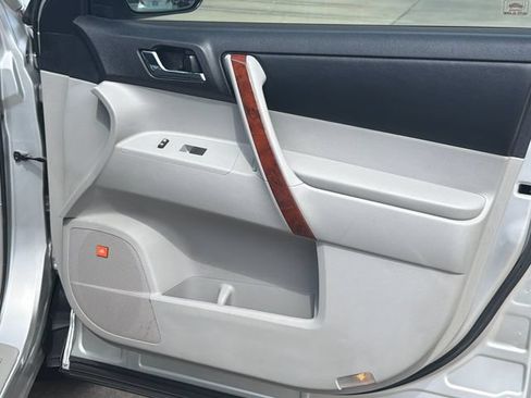 Used 2012 Toyota Highlander Limited FWD image 17