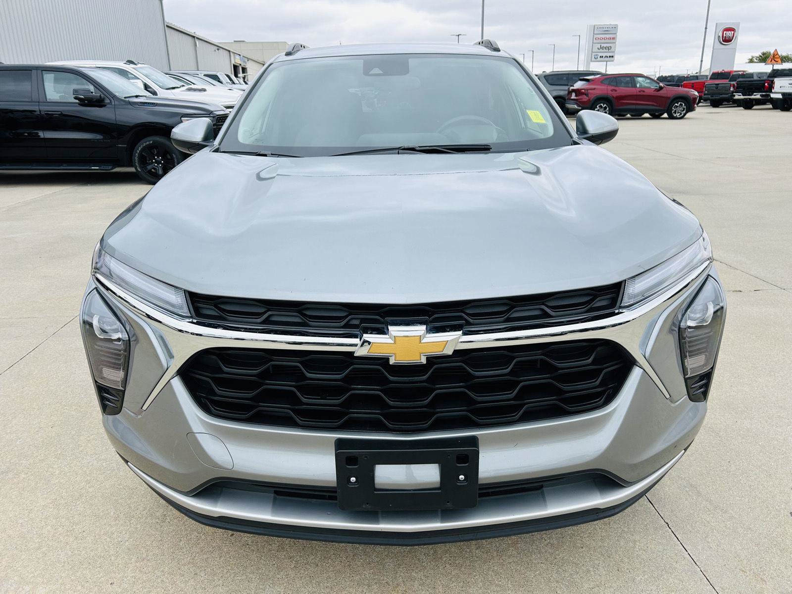Used 2025 Chevrolet Trax LT w/ LT Convenience Package FWD image 30