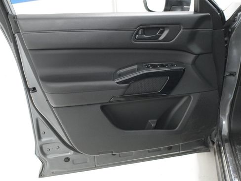 Used 2024 Nissan Pathfinder SV w/ Lighting Package (N92) FWD image 11