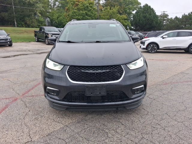 Used 2021 Chrysler Pacifica Touring-L w/ Premium & Safety Sphere Group FWD image 3
