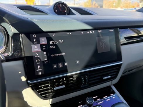 Used 2020 Porsche Cayenne AWD image 26