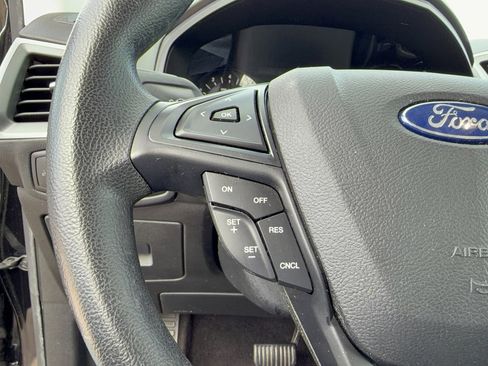 Used 2016 Ford Edge SE image 24