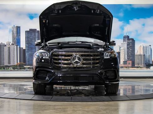 Used 2026 Mercedes-Benz GLS 450 4MATIC image 4