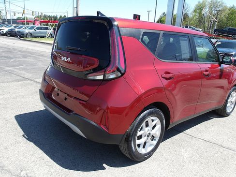 Used 2023 Kia Soul LX w/ LX Technology Package FWD image 7