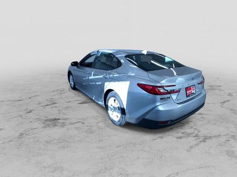 Used 2025 Toyota Camry LE image 8