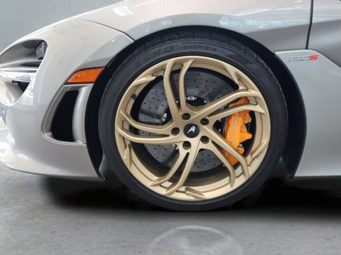 Used 2025 McLaren 750S Spider RWD image 10