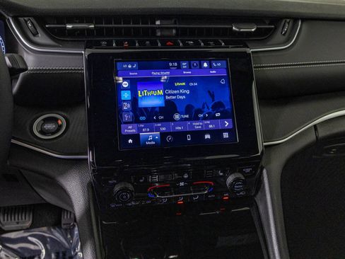 New 2025 Jeep Grand Cherokee Altitude image 21