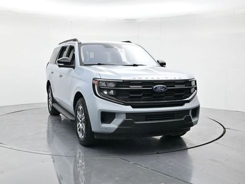 Used 2025 Ford Expedition Active image 4