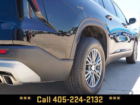 Used 2025 Chevrolet Traverse LT FWD image 7