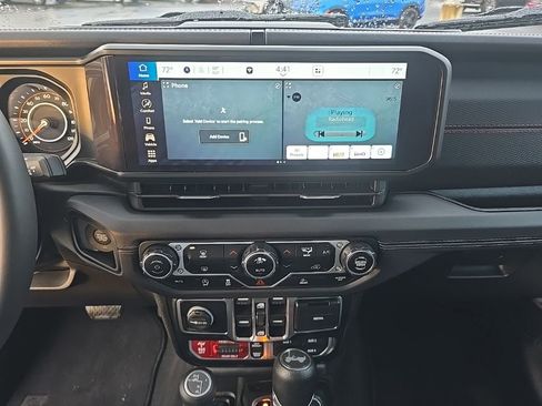 Used 2024 Jeep Wrangler Unlimited Rubicon image 13