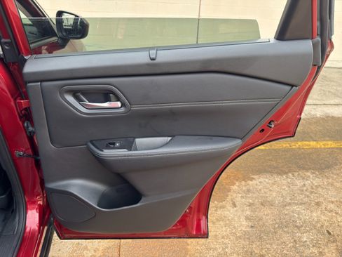 Used 2024 Nissan Rogue SV w/ SV Premium Package FWD image 40