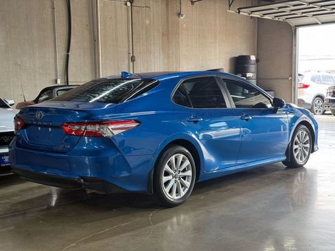 Used 2019 Toyota Camry LE image 3