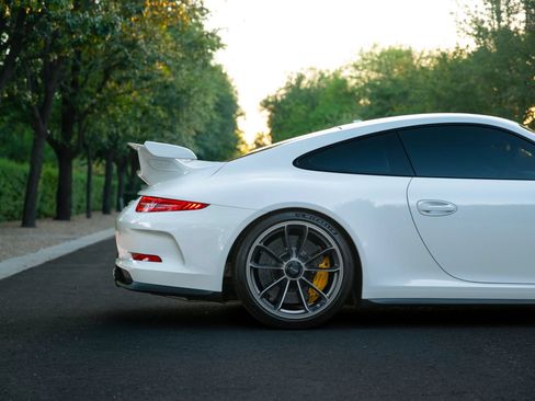 Used 2015 Porsche 911 GT3 RWD image 6
