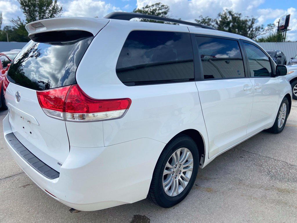 Used 2014 Toyota Sienna XLE FWD image 5