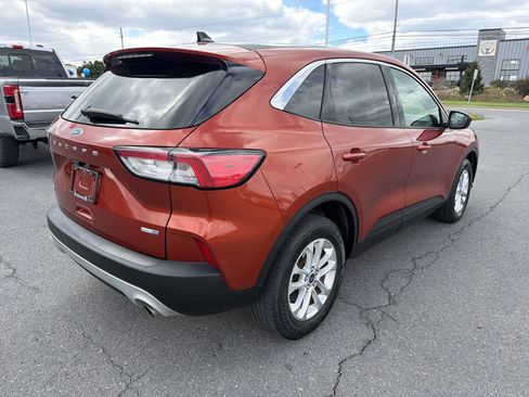 Certified 2020 Ford Escape SE image 3