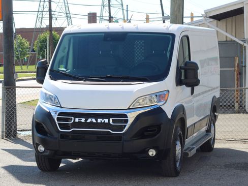 Used 2023 RAM ProMaster 2500 FWD image 3