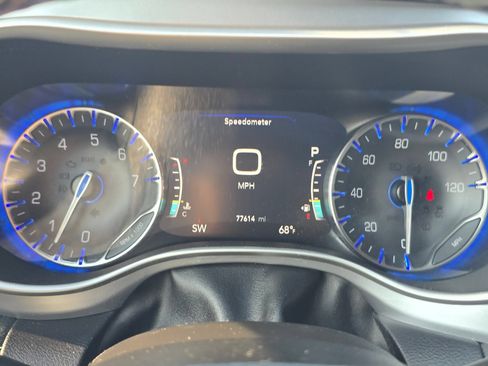Used 2021 Chrysler Pacifica Touring w/ S Appearance Package FWD image 25