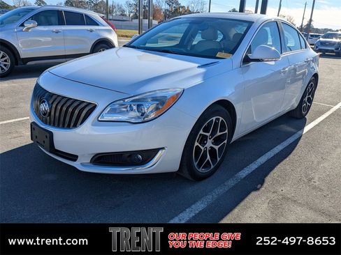 Used 2017 Buick Regal Sport Touring image 1