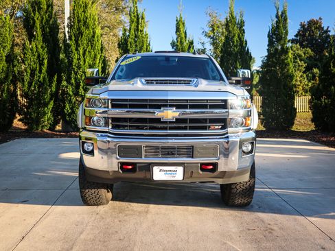 Used 2019 Chevrolet Silverado 2500 LTZ w/ Duramax Plus Package image 3