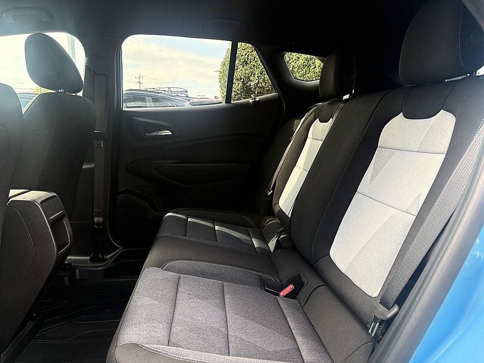 Used 2025 Chevrolet Trax RS FWD image 9