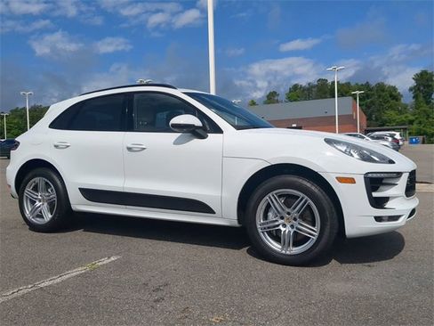 Used 2016 Porsche Macan S image 2