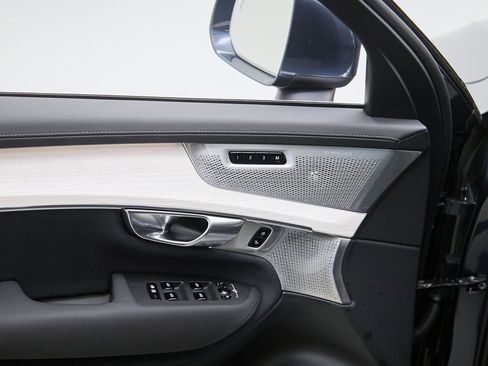 Certified 2025 Volvo XC90 B6 Ultra image 11