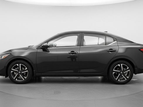 Used 2025 Nissan Sentra SV image 5