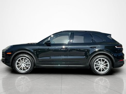 Used 2025 Porsche Cayenne AWD/4WD image 2