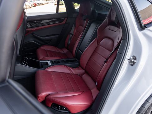 Used 2024 Porsche Panamera 4 image 36