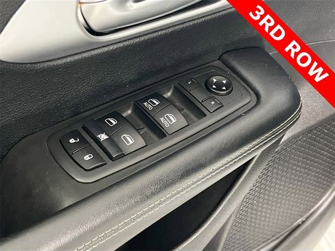 Used 2020 Chrysler Pacifica Touring w/ S Appearance Package image 18