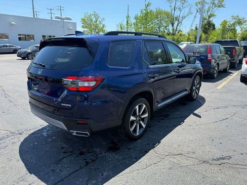 Used 2023 Honda Pilot Touring image 3