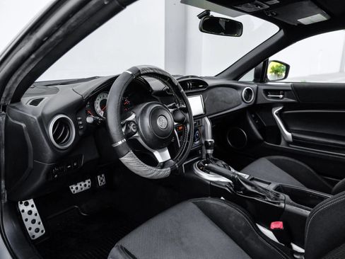 Used 2017 Toyota 86 RWD image 14