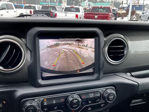 Used 2023 Jeep Wrangler Sahara w/ Cold Weather Group image 27