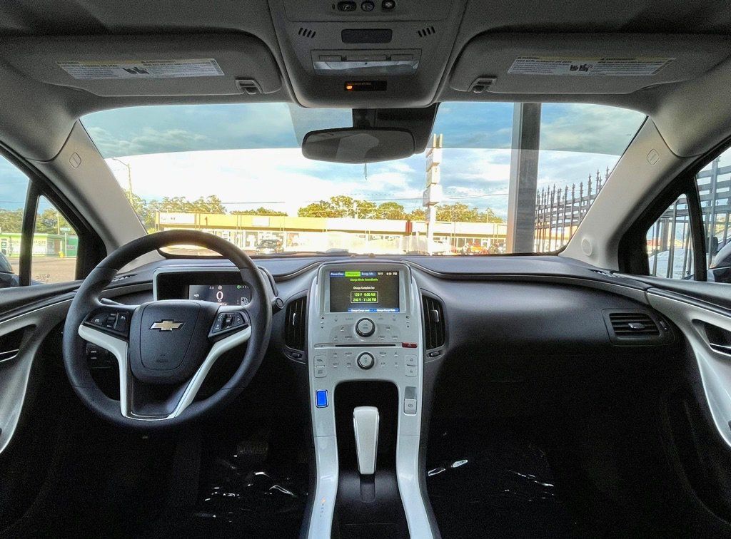 Used 2013 Chevrolet Volt FWD image 14