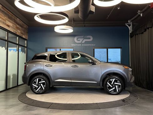 Used 2025 Nissan Kicks SV FWD image 2