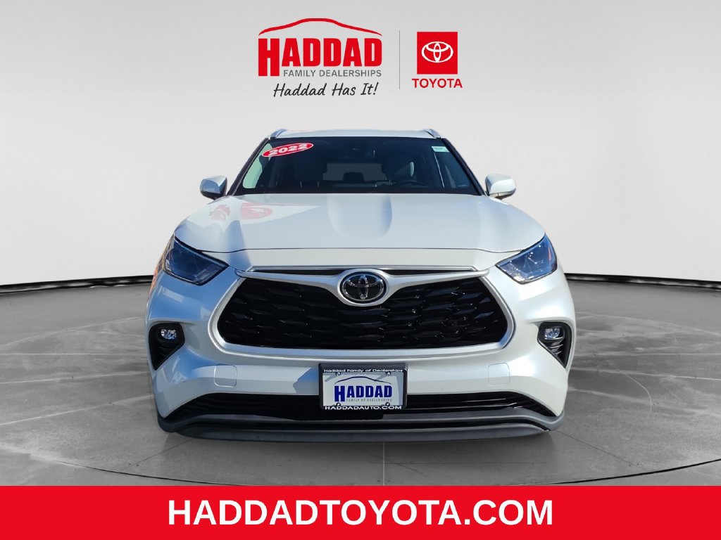 Used 2022 Toyota Highlander XLE AWD/4WD image 9