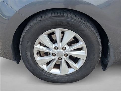 Used 2017 Kia Sedona LX w/ LX Essentials Premium Package FWD image 10