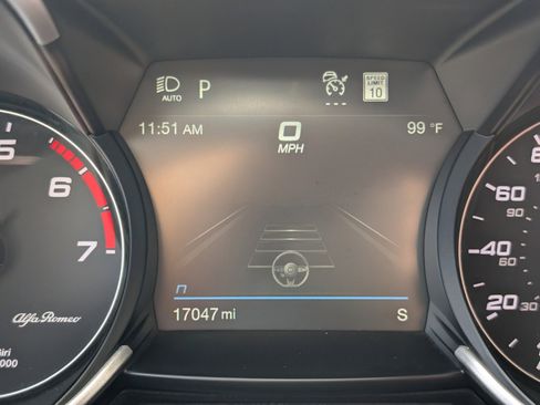 Used 2023 Alfa Romeo Giulia Veloce image 27