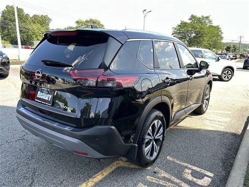 Certified 2022 Nissan Rogue SV w/ SV Premium Package image 8