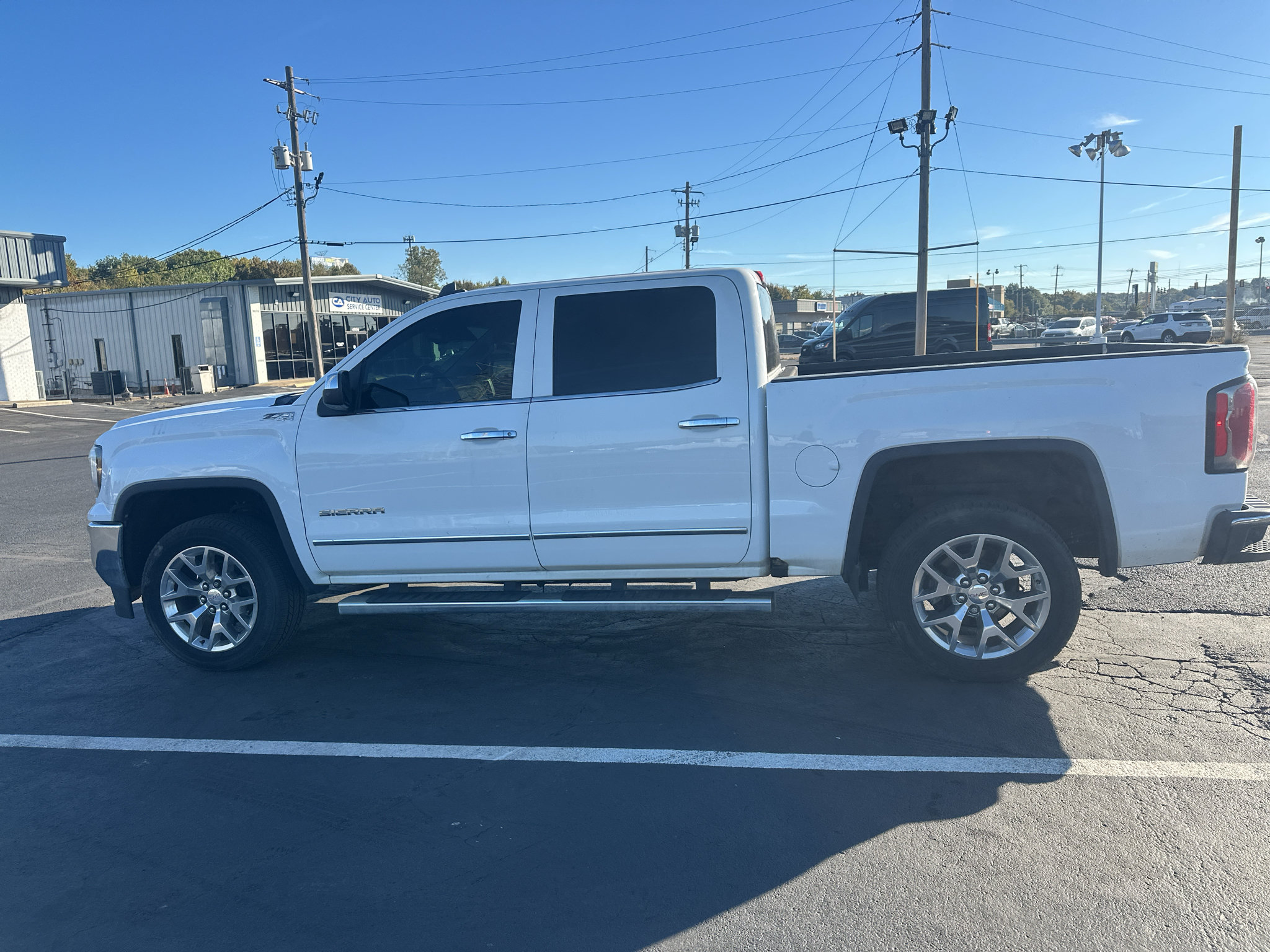 Used 2018 GMC Sierra 1500 SLT w/ SLT Premium Package AWD/4WD image 9
