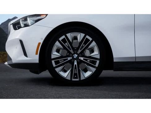 New 2027 BMW 530i w/ Premium Package RWD image 7