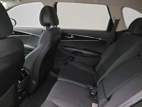 Used 2016 Kia Sorento AWD w/ LX Convenience Package image 18