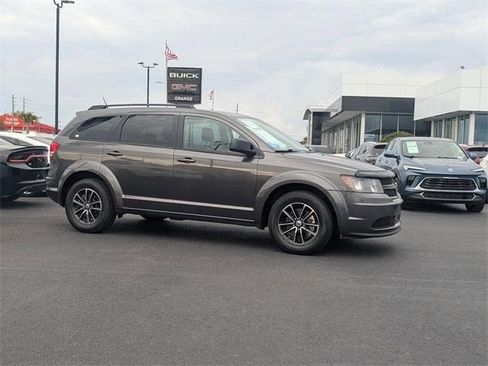 Used 2018 Dodge Journey SE w/ Blacktop Package image 2
