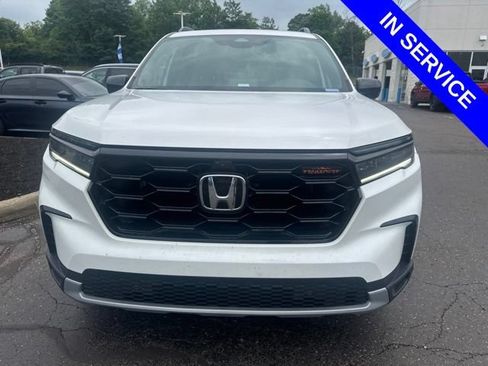 Used 2024 Honda Pilot TrailSport image 2