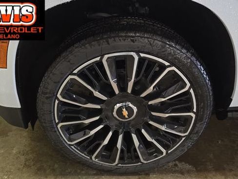 New 2026 Chevrolet Tahoe High Country AWD/4WD image 12