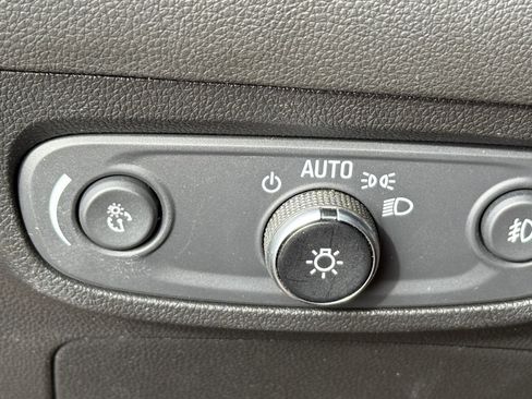 Used 2020 Buick Encore GX Essence w/ Experience Buick Package image 27