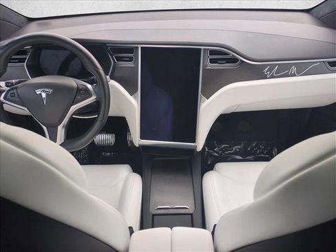 Used 2018 Tesla Model X P100D image 17