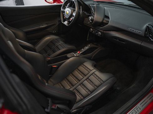 Certified 2017 Ferrari 488 GTB RWD image 31